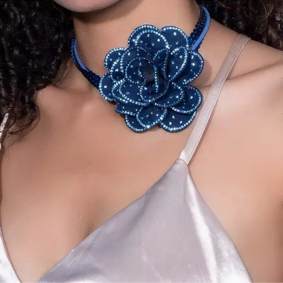 Blue Flower Crystal Choker - Picture 3 of 6